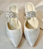 Zapatillas de novia de tacon ancho con un strap y aplicacion de cristal austriaco 