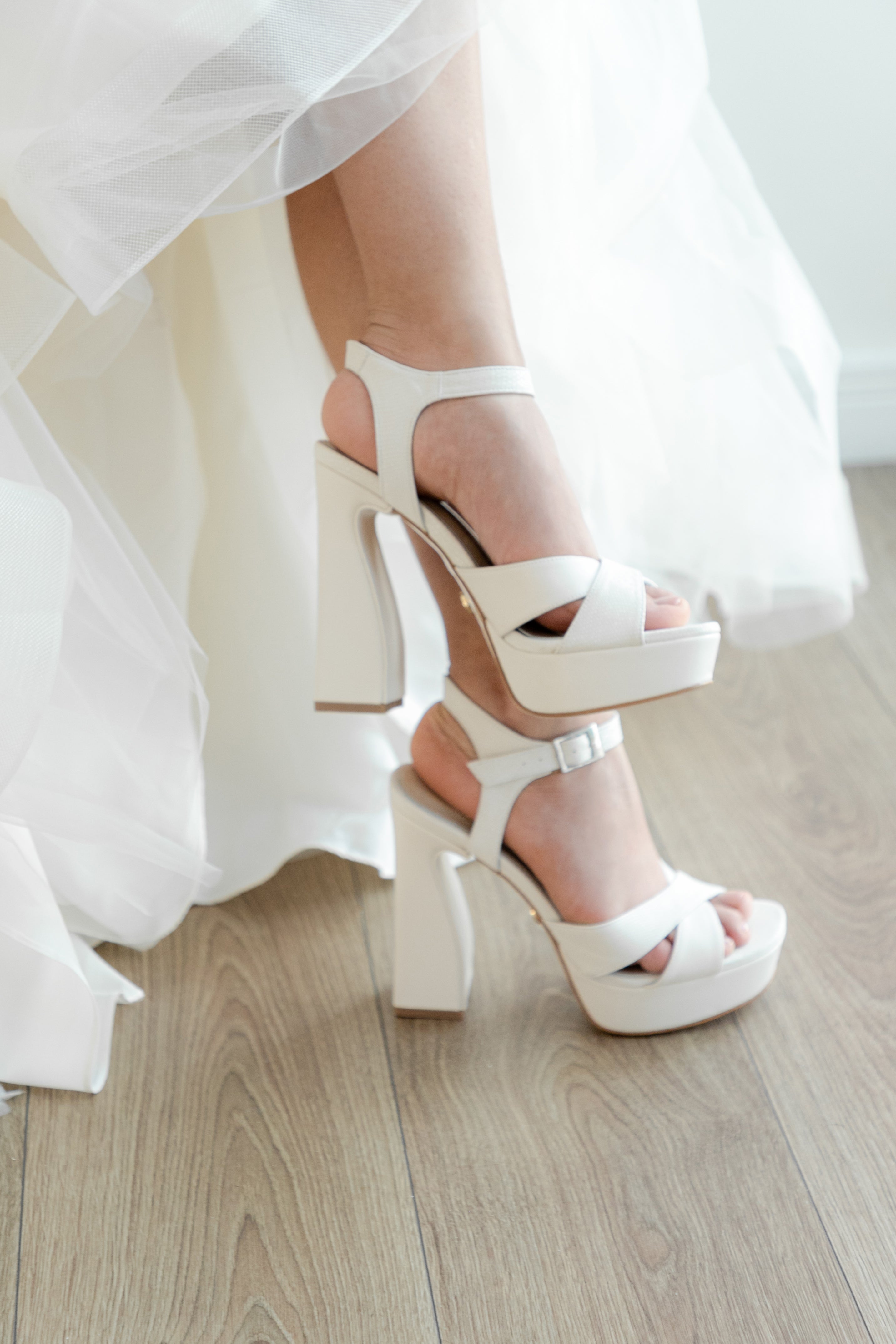 zapatillas de novia con straps 