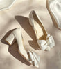 Zapatillas de novia, stiletto de tacon grueso, con aplicacion de moño y decoracion de perlas al centro