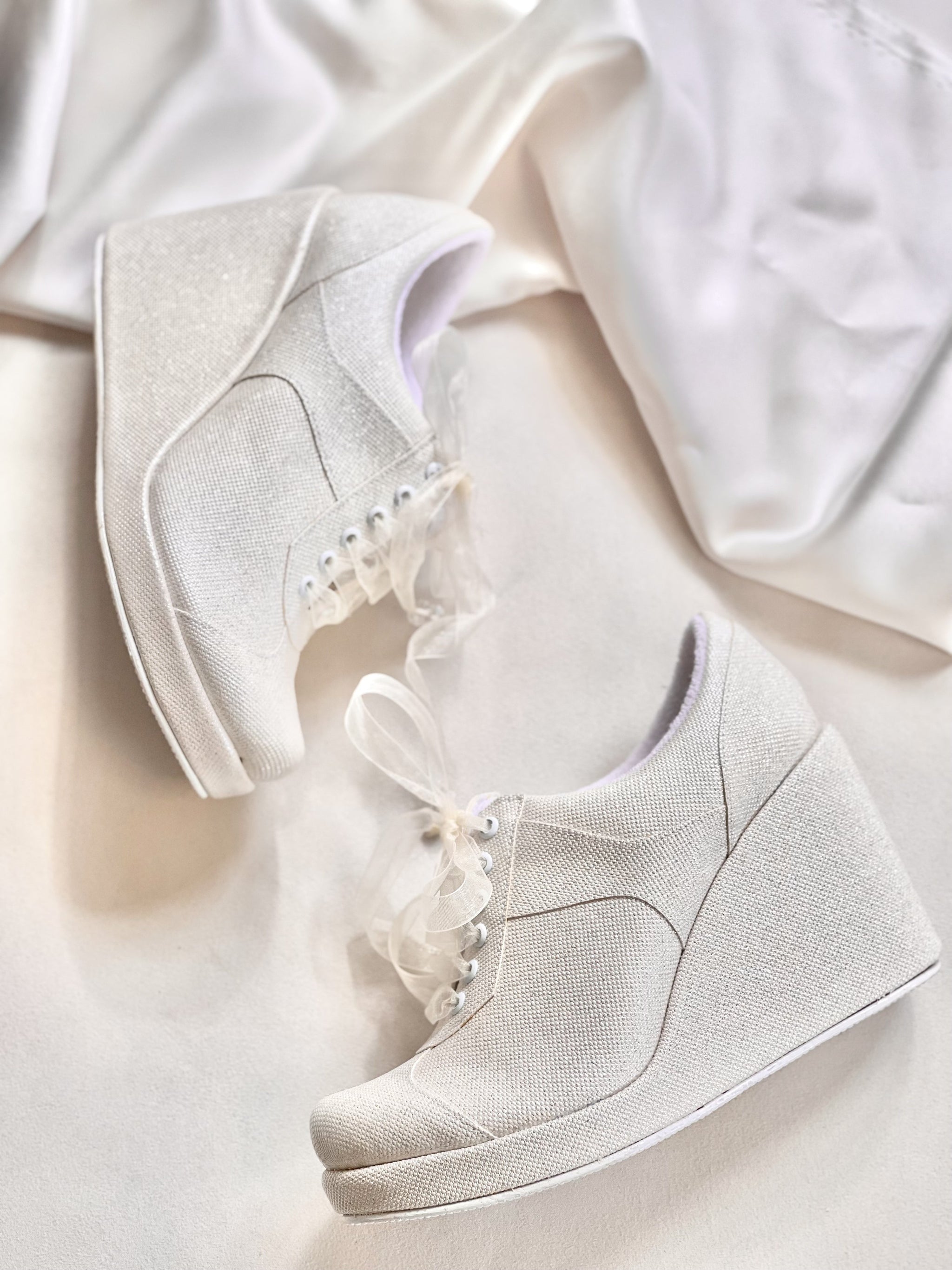 Tenis de Novia con Plataforma Corrida – Aguiar