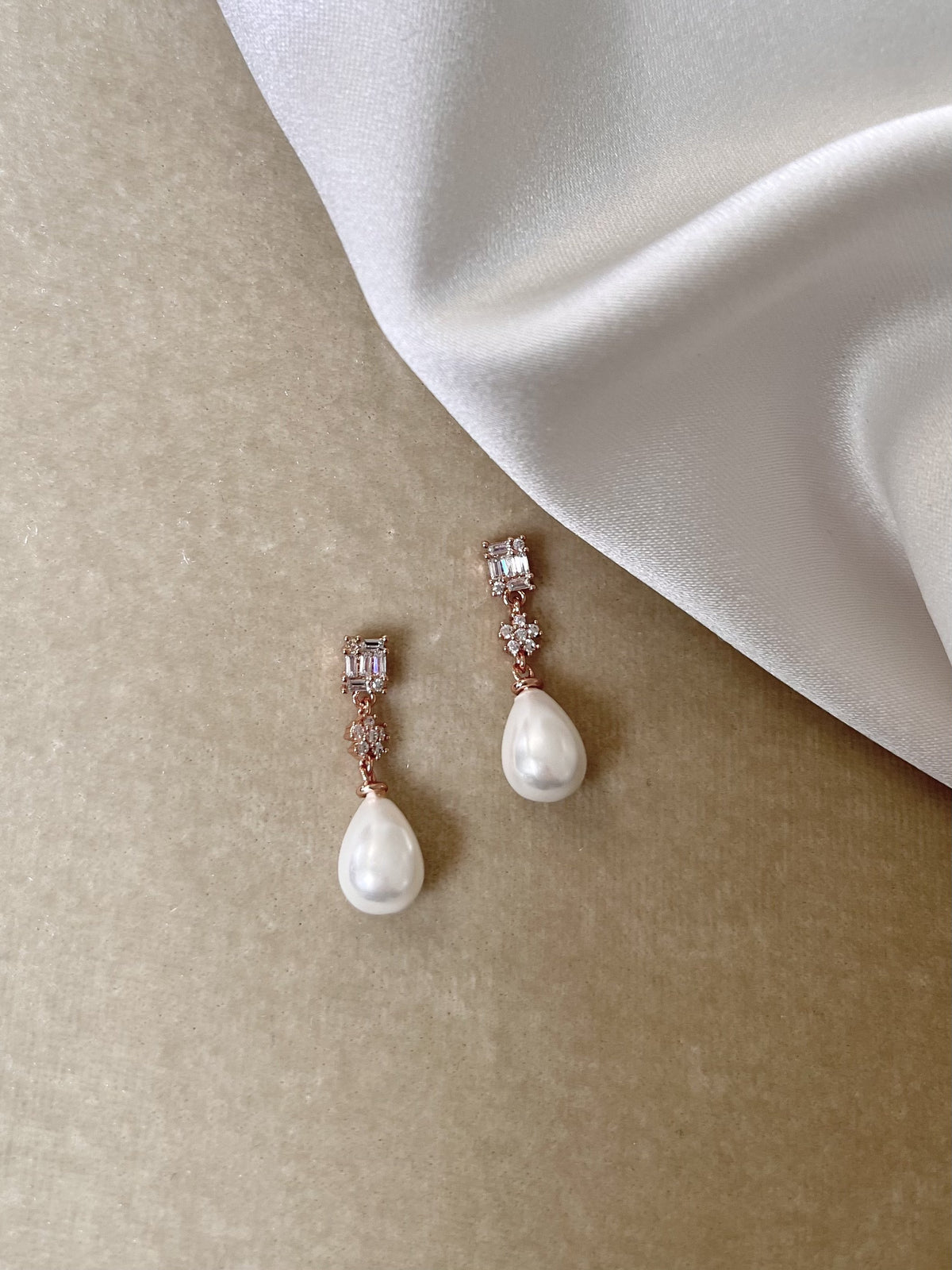 arete de novia con perla ARETES ZE70