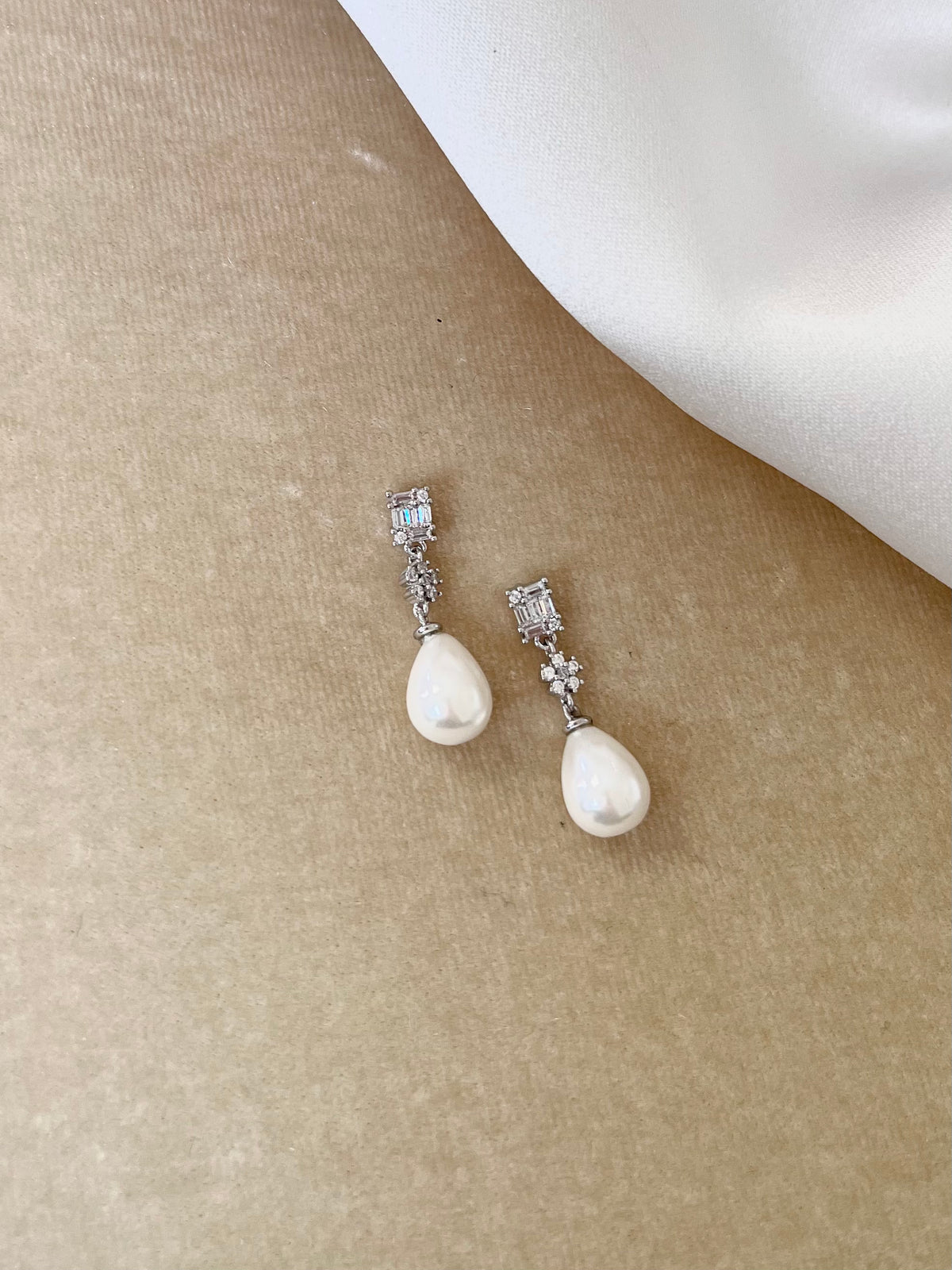 arete de novia con perla ARETES ZE70