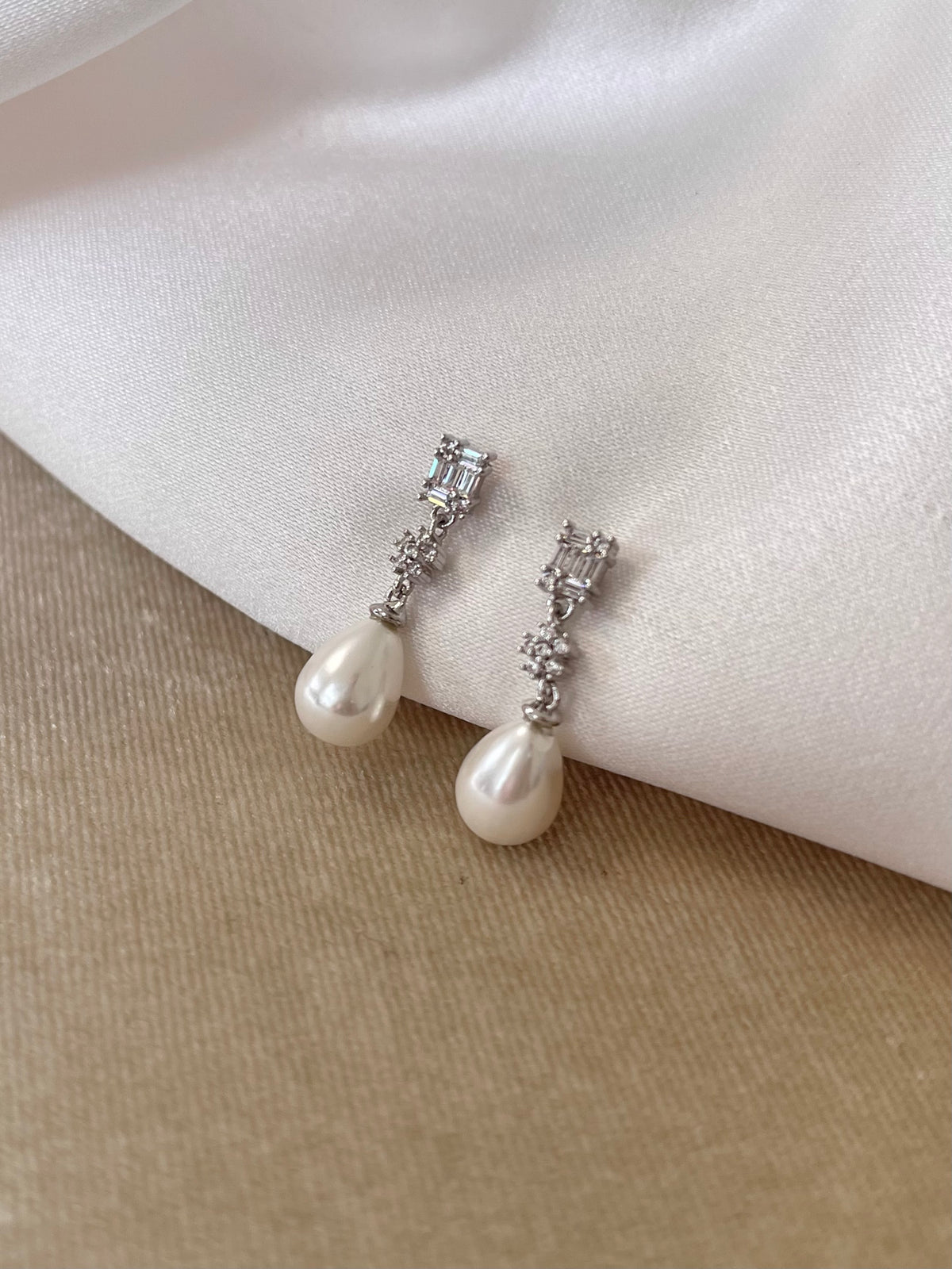 arete de novia con perla ARETES ZE70