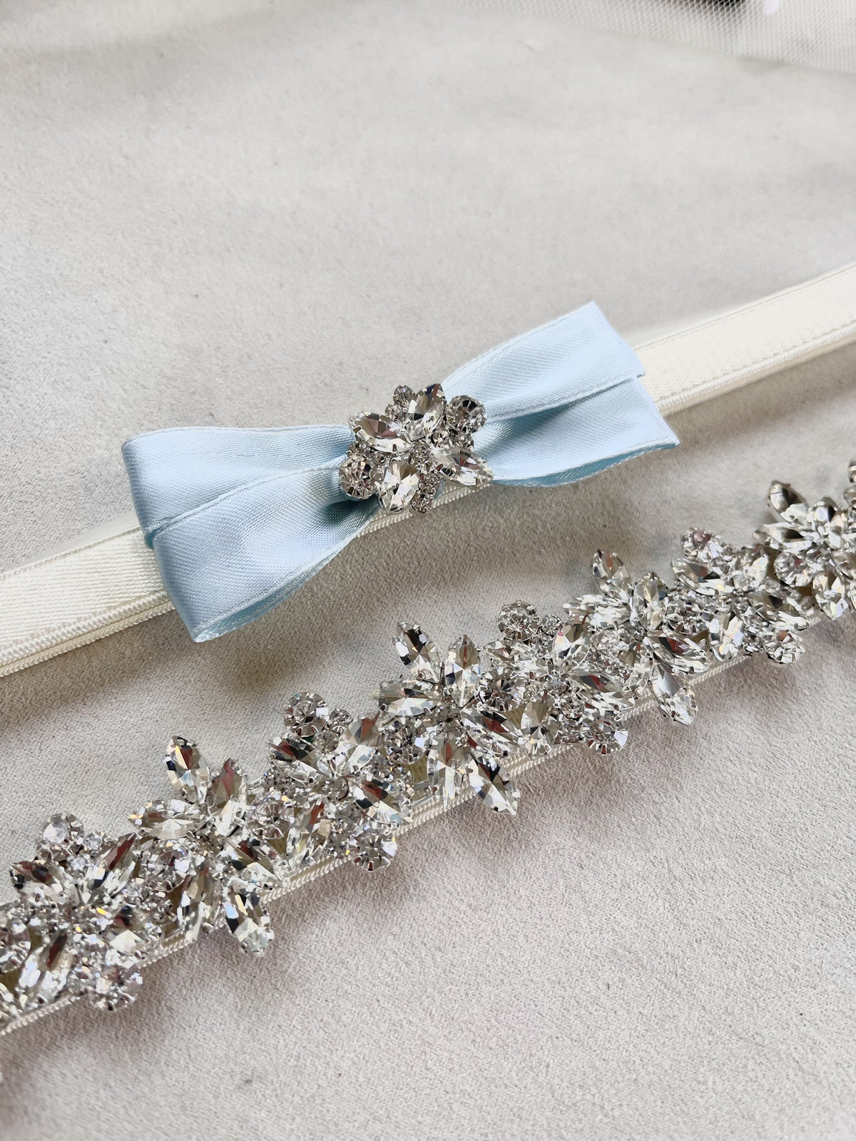 Liga de novia de pedrería Stardust azul cielo