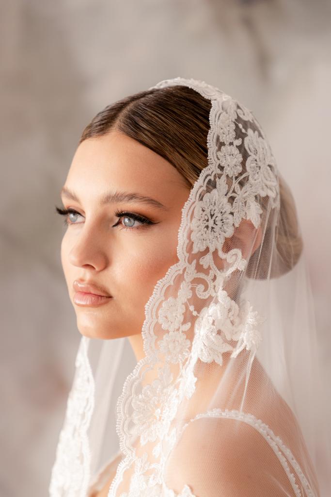 VELO DE NOVIA ESPAÑOL DE TUL SEDA CON ENCAJE BORDADO