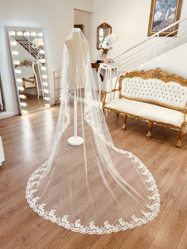 VELO DE NOVIA ESPAÑOL DE TUL SEDA CON ENCAJE BORDADO